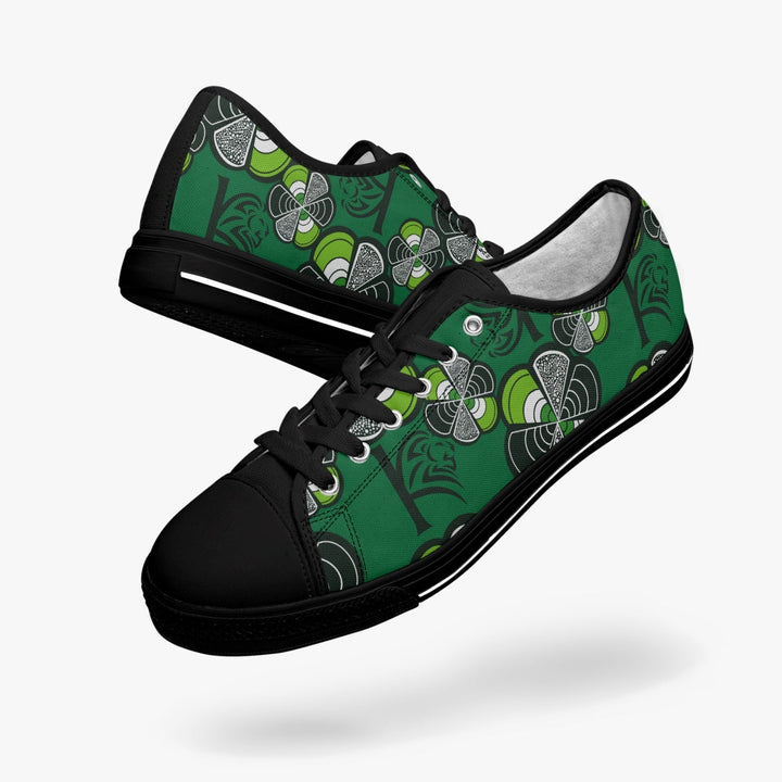Sneakers KAKIPS Évasion Lagos en toile verte à motifs wax africains noirs et blancs, lacets noirs, style décontracté.