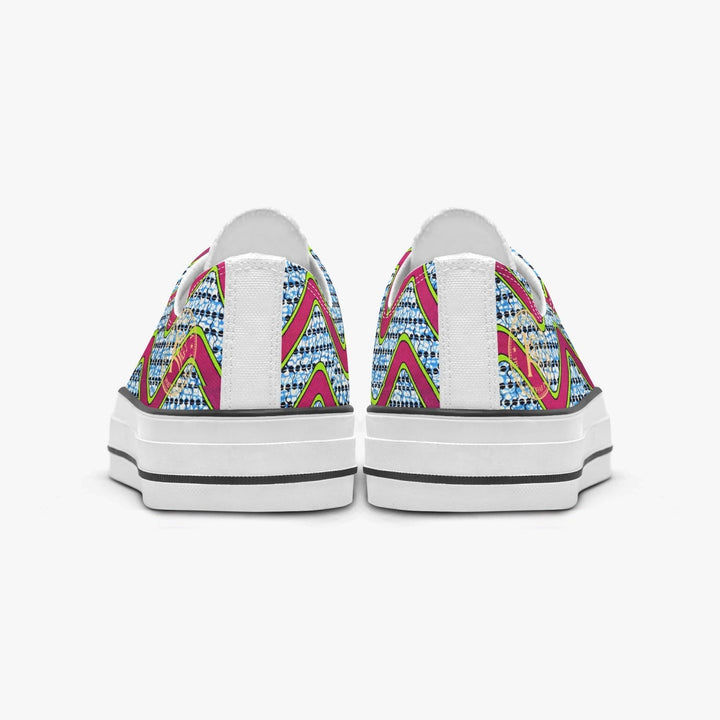Vue arrière des baskets KAKIPS Évasion Zebra Blanc en toile avec motif wax zébré rose, bleu et blanc et semelle épaisse