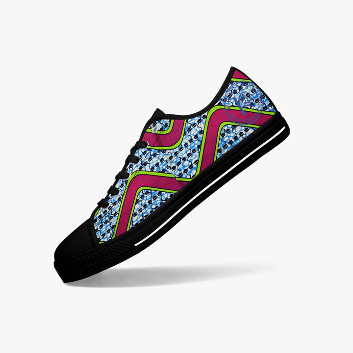 Sneaker KAKIPS Évasion Zebra en toile avec motif wax bleu et noir, détails géométriques roses et semelle noire