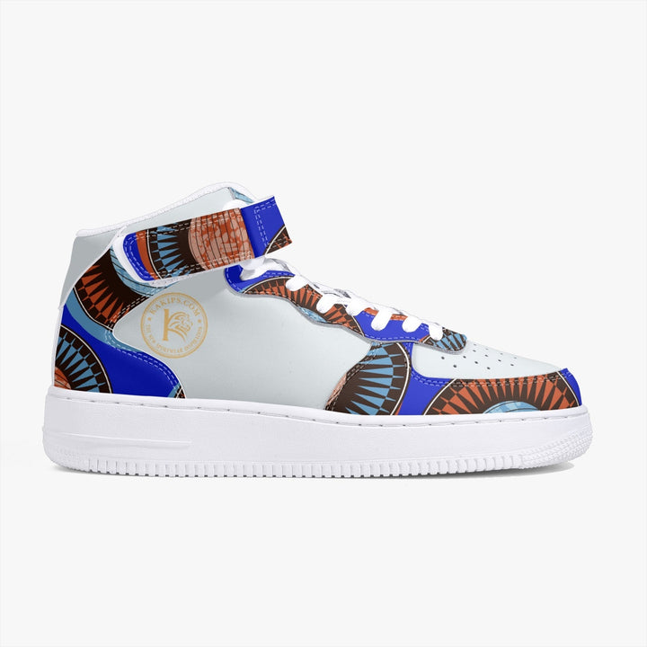 Sneaker montante KAKIPS Prestige Indigo avec motif wax africain bleu et orange sur fond blanc