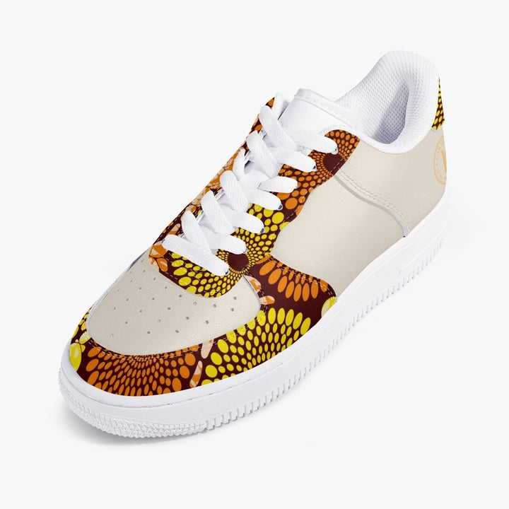 Sneakers basses KAKIPS Prestige Savane avec motif wax africain aux tons chauds orange et jaune sur fond blanc