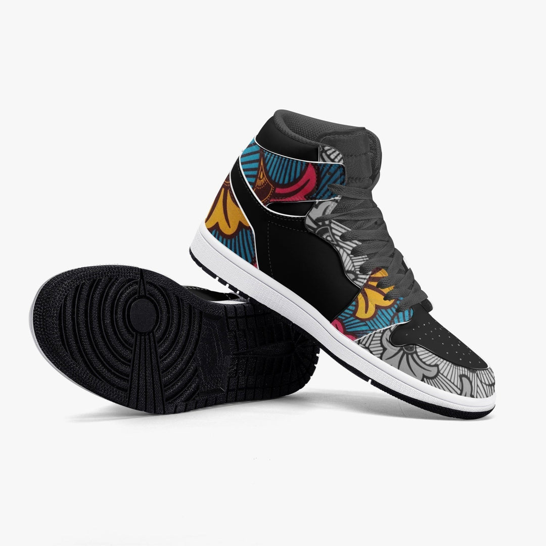 Sneaker montante KAKIPS Urban Multicolor avec motifs wax africains vifs et détails noirs sur fond blanc