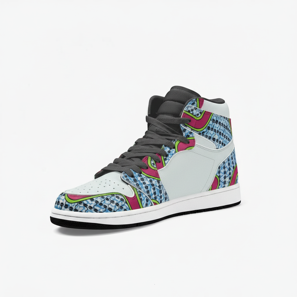 Sneaker montante KAKIPS Urban Zebra avec motif wax africain coloré, détails noirs et blancs et lacets gris foncé.